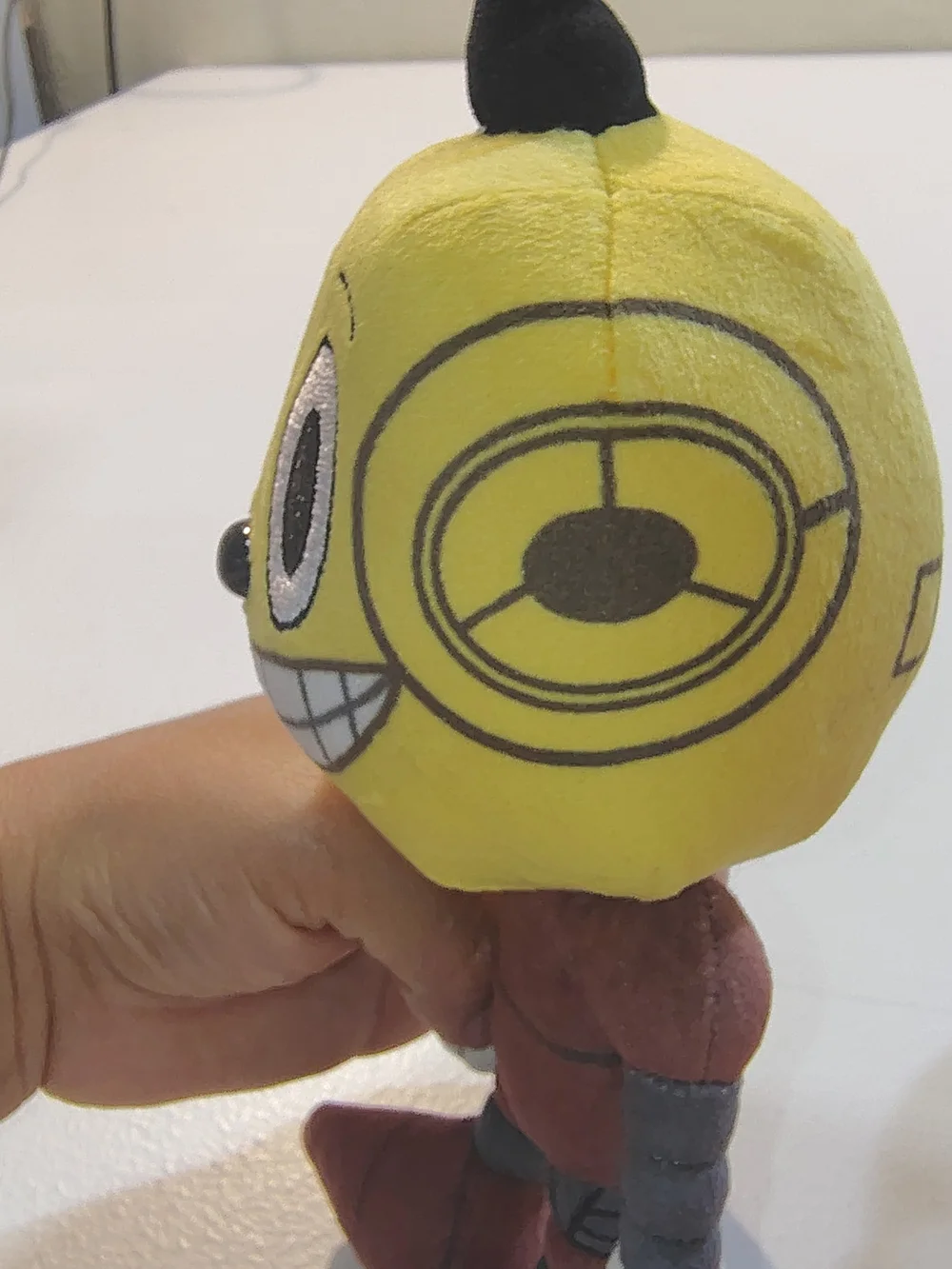 The Electric State Cosmo Plush & Figures Set - Yellow/Brown